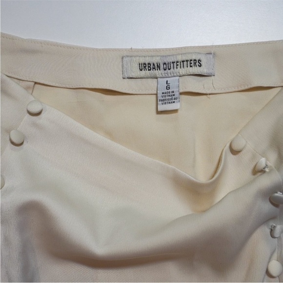 Urban Outfitters cream mini skirt with front button details - size large - Picture 5 of 11